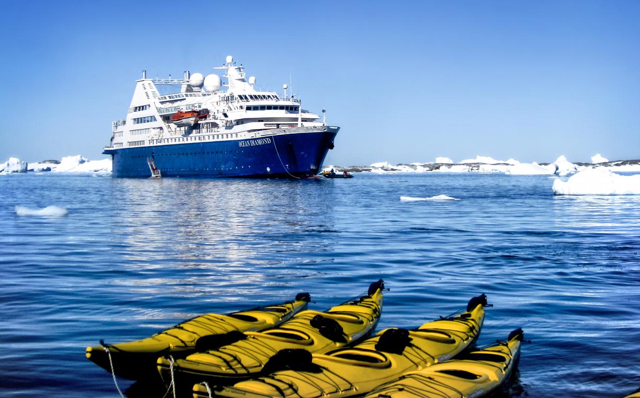 CRUCEROS DE EXPLORACION OCEAN DIAMOND ISLANDIA CRUCEROS ICELAND CRUISES OCEAN DIAMOND EXPEDITION CRUISES POLAR CRUISES ARTIC CRUISES ISLANDIA CRUCEROS BARCO PEQUEÑO ISLAND TOURS CRUISES ICELAND ICELAND CRUISES #Cruceros #Islandia #IcelandCruises #CrucerosIslandia #MaresVikingos #NortedeEuropa #MarArtico #OceanoArtico #ArticCruises #IslandiaCruises